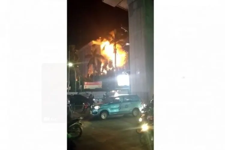 Gedung utama Kejaksaan Agung RI, hebat terbakar pada hari Sabtu (22/8/2020) malam. [dokumentasi]