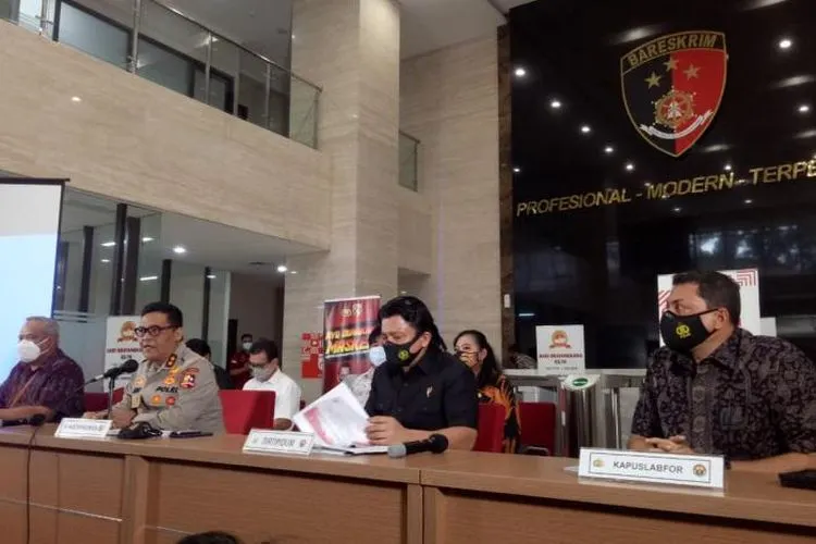 Minim CCTV, Polisi Andalkan Saksi Ungkap Kebakaran Kejagung. Jajaran Kepolisian bersama Kejaksaan Agung, dan para ahli menggelar konferensi pers terkait penetapan tersangka kasus Kebakaran di Gedung Utama Kejaksaan Agung (Kejagung) yang terbakar pada tanggal 22 Agustus 2020 silam. Konferensi pers diselenggarakan di Mabes Polri, Jakarta Selatan, Kamis (23/10/2020). Foto: Republika/Ali Mansur