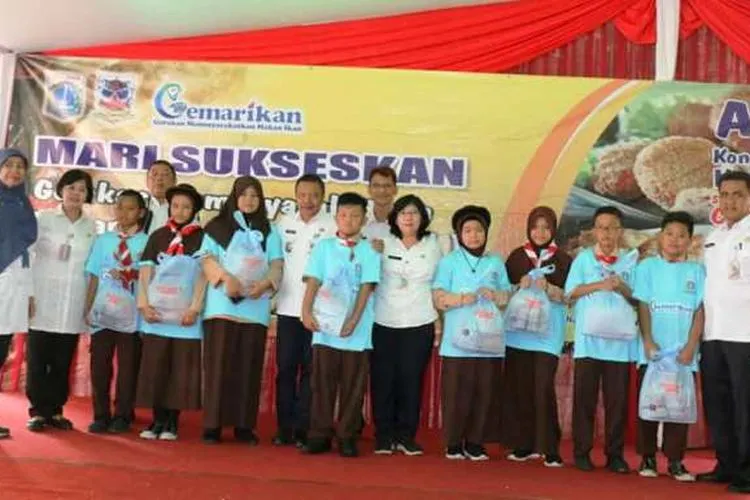 Murid SD di Grogol Petamburan mengikuti kampanye Gemarikan yang digelar Sudin KPKP Jakbar/barat.jakarta.go.id