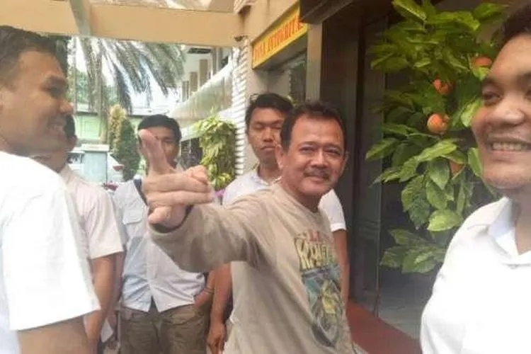 Ki Gendeng Pamungkas (sedang menunjuk) tutup usia / Suara.com: Agung Sandy
