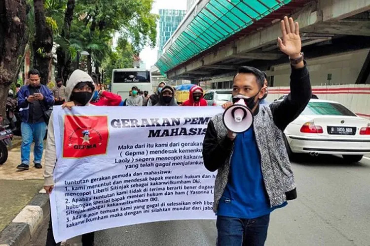 Aksi Gerakan Pemuda dan Mahasiswa (Gepma) di depan Kantor Kemenkumham mendesak supaya Kakanwil Kemenkumham DKI, Liberty Sitinjak dicopot lantaran tidak dapat membenahi tata kelola Rutan dan Lapas yang ada di wilayah DKI. (ist)