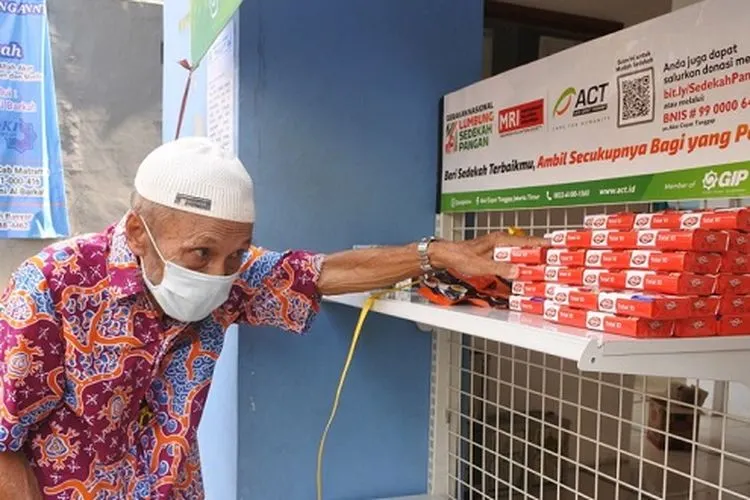 RW 04 Kelurahan Pondok Ranggon memiliki gerai kebutuhan pokok hasil sedekah dari tiap warga/dok: timur.jakarta.go.id