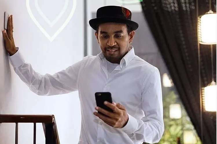 Glenn Fredly. instagram: @glennfredly309