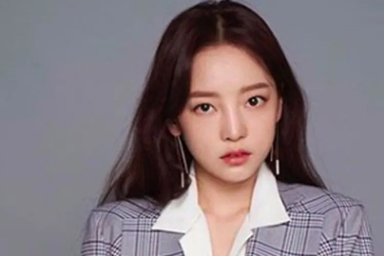 Artis Korea mantan anggota girlgroup KARA, , Go Hara,  ditemukan tewas di rumahnya pada Minggu (23/11/2019).