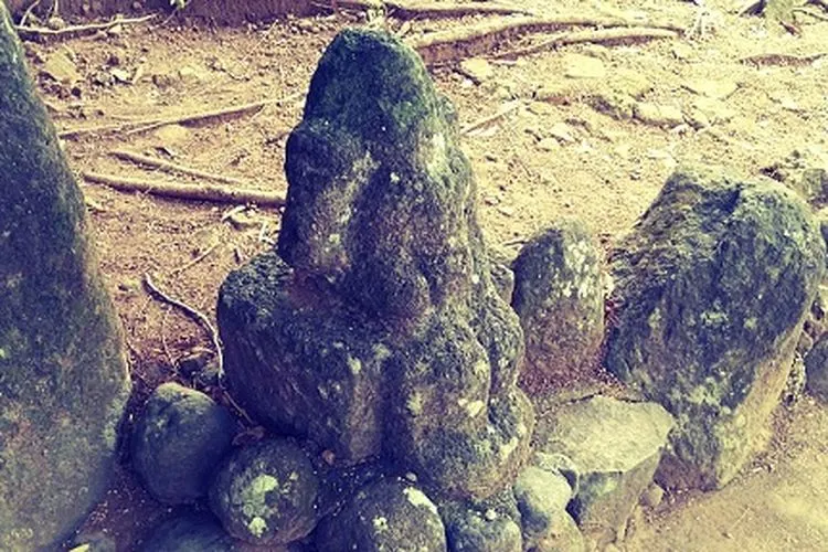 Patung Kaji Sela di area Taman Goa Sunyaragi, Kota Cirebon, yang dulunya merupakan arca Dewa Siwa.