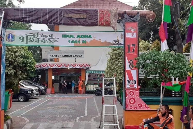 Unik, ada ornamen golok yang menjadi simbol perlawanan pada Corona di Kelurahan Lagoa Koja, Jakarta Utara untuk menyambut momen 17an. (Pemerintahan Kota Administrasi Jakarta Utara)