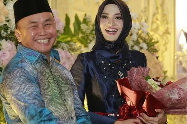 Gubernur Kalimantan Tengah Sugianto Sabran  bersama istrinya Yulistra Ivo Azhari. Instagram: @sekretariat.daerah.kalteng