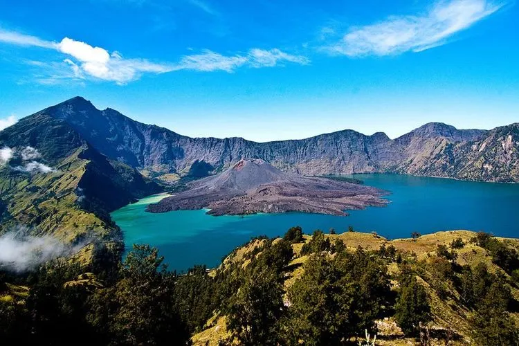 Gunung Rinjani/lomboktourplus.com