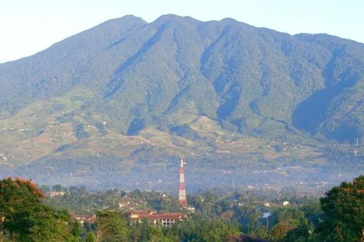 Panorama Gunung Salak Pagi Hari (Flickr/wisata Indonesia)
