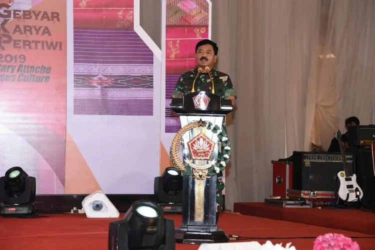 Panglima TNI saat menutup Gebyar Karya Pertiwi dan Military Attache Spouses Culture/Puspen TNI
