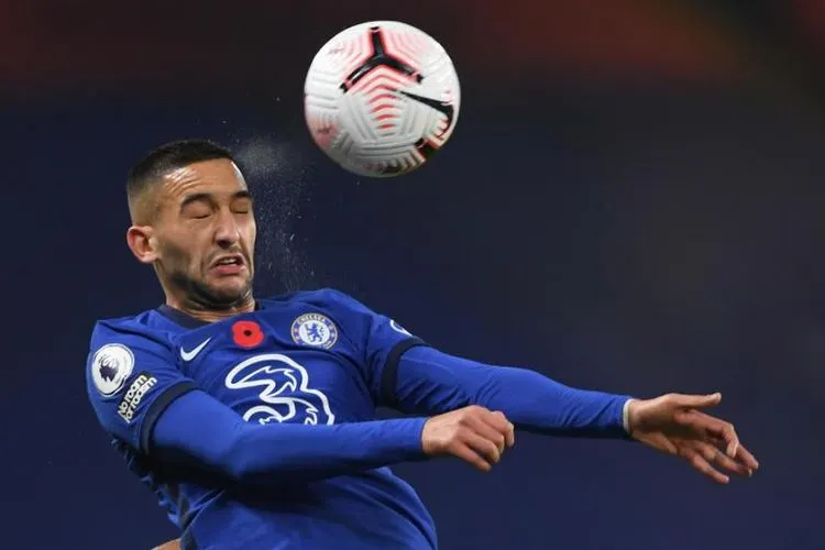 Hakim Ziyech menjadi motor permainan Chelsea saat menekuk Morecambe 4-0 dalam laga putaran keempat Piala FA. Foto: EPA-EFE/Mike Hewi