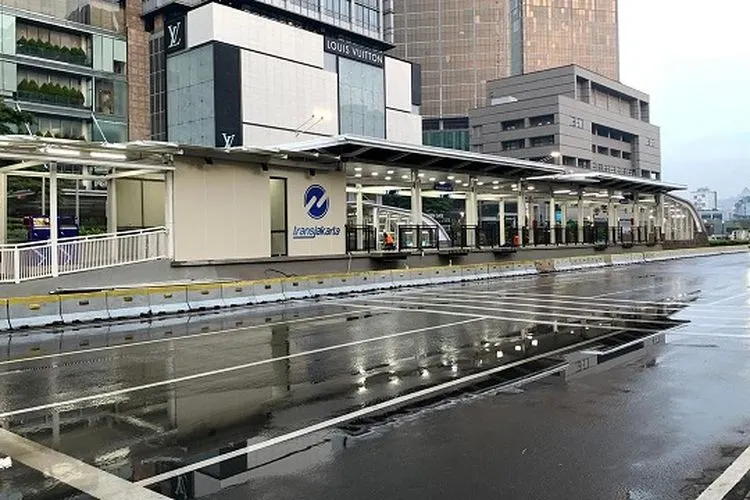 Pacakerusuhan demo omnibus law, empat halte akan dilakukan redesign. (beritajakarta.id)
