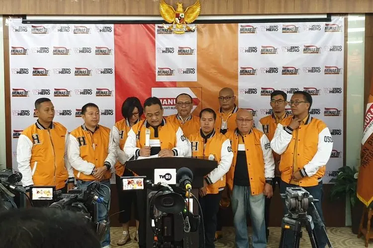 Ketua DPP Partai Hanura Benny Ramdhani saat konferensi pers di DPP Partai Hanura, Menteng, Jakarta Pusat, Senin (16/12/2019)