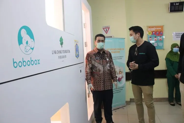 Pemprov DKI Jakarta menerima donasi berupa Shelter Pod atau kamar tidur kapsul dari PT. Bobobox Mitra Indonesia. (Humas Pemprov DKI)