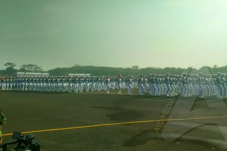 Sebanyak 6.806 personel terdiri dari Lambang-Lambang Kesatuan 60 personel, Brigade Upacara I/Gabungan sebanyak 980 personel meliputi drum band Taruna Akademi TNI, Batalyon Upacara Pamen, dan Batalyon Upacara Pama dikerahkan untuk upacara peringatan HUT Ke-74 TNI di Halim Perdana Kusumah/Ayojakarta.com