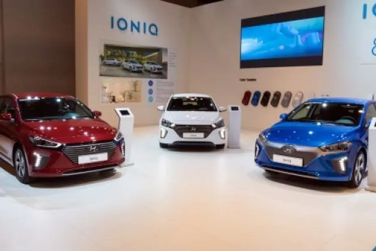 Pabrik Hyundai di Cikarang mulai memproduksi mobil listrik pada 2021. Foto: Mobil listrik Hyundai Ioniq dipamerkan di Brussels, Belgia pada Januari 2018. [Shutterstock]