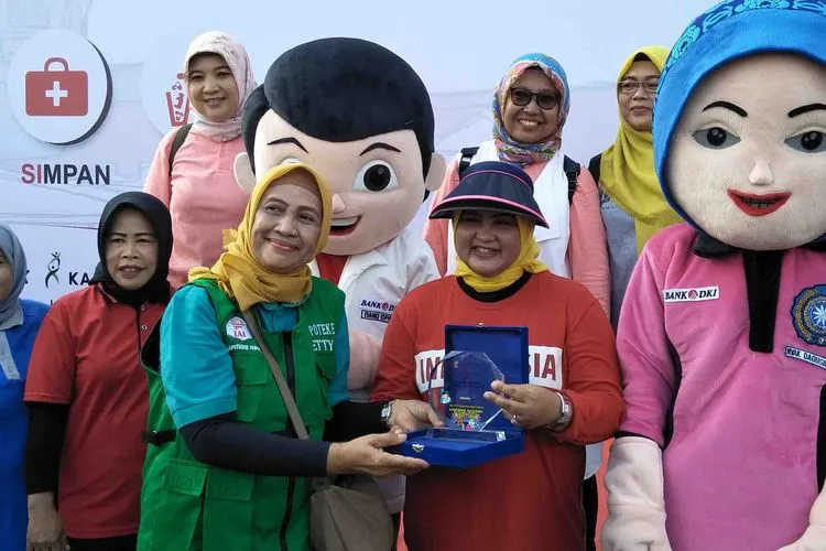 Ketua Pengurus Ca bang Ikatan Apoteker Indonesia (IAI) Cabang Kota Administrasi Jakarta Barat Dra Etty Soehartini Mkes (Ayojakarta.com/Aprilia Rahapit)