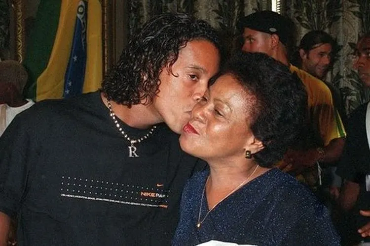 Ronaldinho bersama ibundanya, Dona Miguelina (Ist)