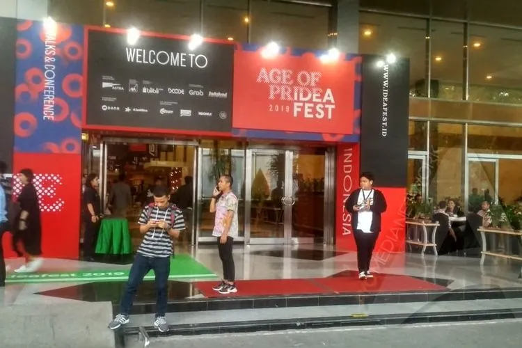 Suasana di pintu masuk Festival Ideafest 2019 yang bertajuk 'Age Of Pride' di Jakarta Convention Center (JCC), Senayan, Jakarta Pusat. Festival ini digelar sepanjang 3-6 Oktober 2019/Ayojakarta.com