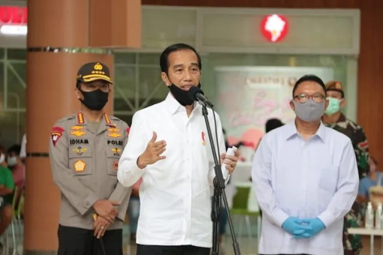 Presiden Joko Widodo saat mengecek kesiapan penerapan new normal di Summarecon Mall Bekasi, Selasa (26/5/2020).