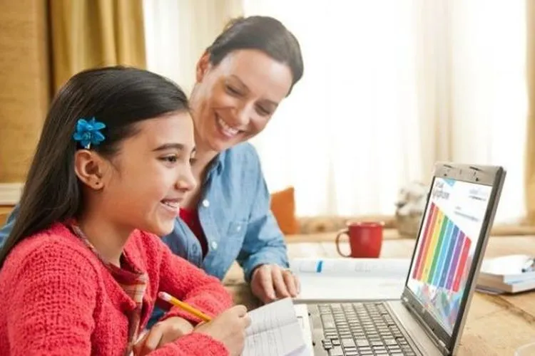 iIustrasi belajar online [Shutterstock].