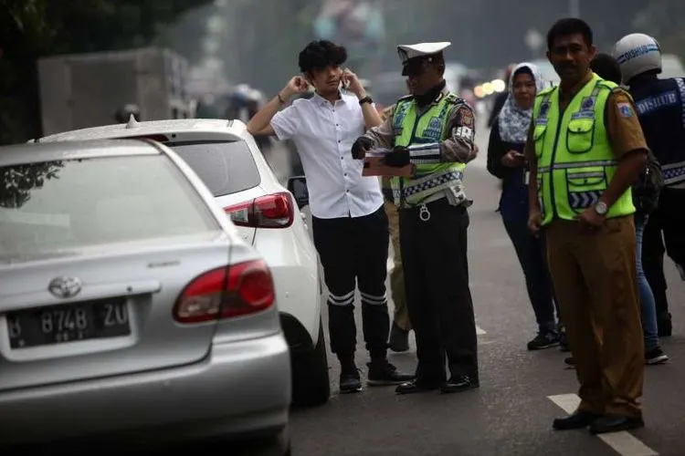 Ilustrasi razia kendaraan. Foto: Republika/Mahmud Muhyidin