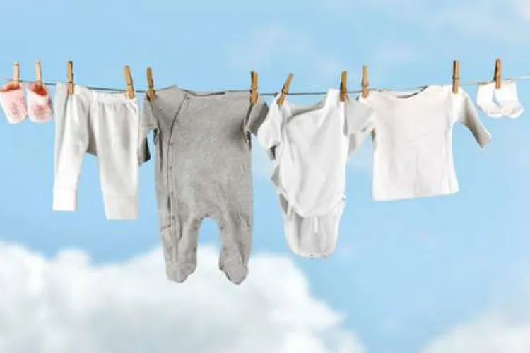 ilustrasi menjemur baju. shutterstock