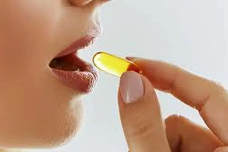 ilustrasi minum vitamin. (dok)