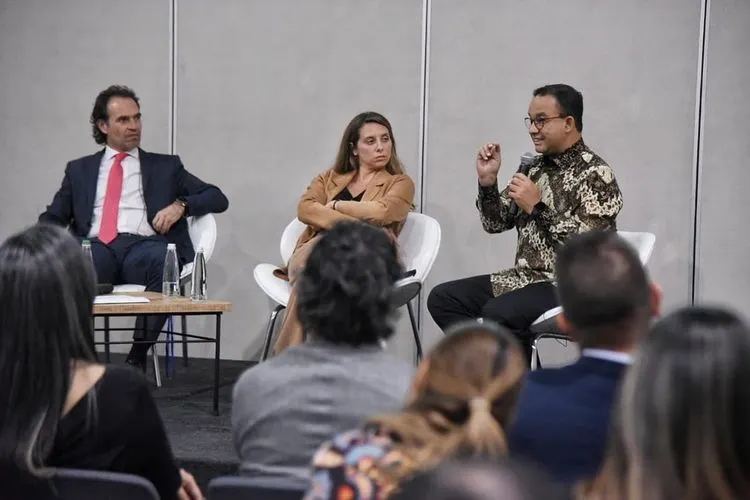 Anies Baswedan bersama Walikota Medellin Freduco Gutierez, dan Dewan Kota Lima Andrea Paola Cuba Plaza (instagram)