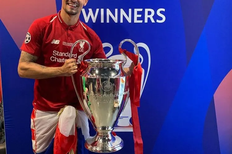 Pemain bertahan yang berhasil membawa Liverpool FC menjuarai Liga Champion Eropa musim 2019, Dejan Lovren. (instagram)