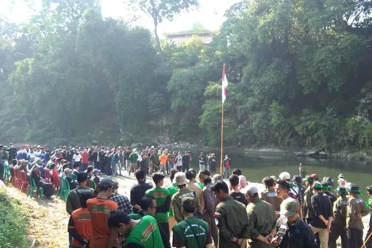 Upacara kemerdekaan di Sungai Cileungsi