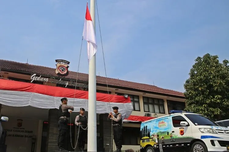 Polisi Tewas Terbakar di Cianjur, Polres Bogor Kibarkan Bendera Setengah Tiang. (ayobogor.com)