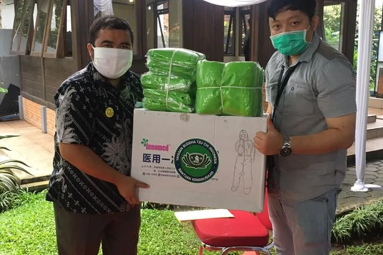 Rumah sakit rujukan Covid-19 Kota Bogor mendapat bantuan APD. ist