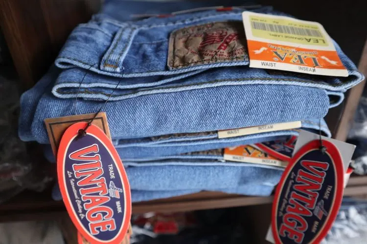 Celana Jeans (Instagram: @jeans.tren)