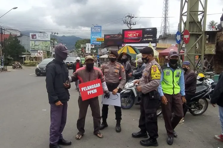 Patroli di Jalur Puncak (Dok. Polres Bogor)