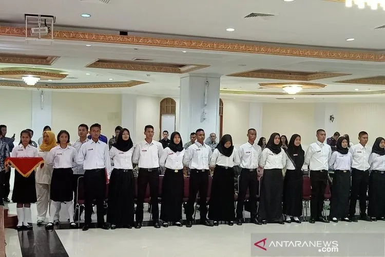 Anggota Paskibraka Nasional formasi 2019 berbaris di ruang Auditorium Kementerian Pemuda dan Olahraga Jakarta saat menjalani pembukaan pelatihan oleh Menpora, Imam Nahrawi, Jumat (26/7/2019). ANTARA/Andi Firdaus/aa