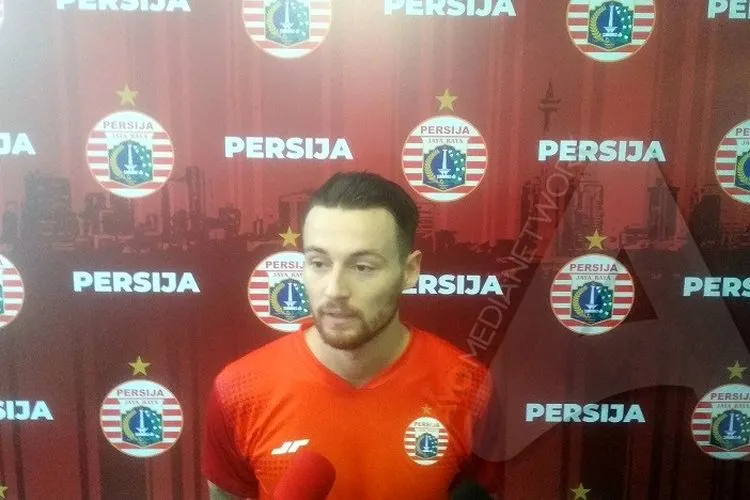 Pemain tengah Persija Jakarta, Marc Klok angkat bicara terkait ditundanya pertandingan timnya melawan Persebaya Surabaya, Rabu (4/3/2020) (Ayojakarta.com/Hendy Dinata)