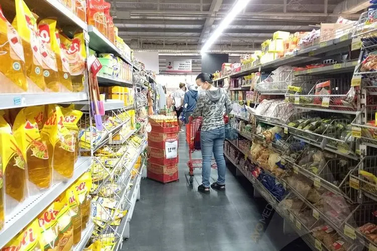 Jelang PSBB Bandung Raya, Tak Ada Panic Buying di Ritel. (Ayobandung.com/Eneng Reni)