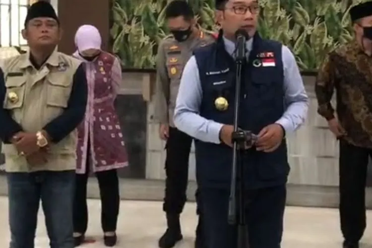 Gubernur Jawa Barat Ridwan Kamil saat memberi keterangan pers terkait klaster industri di Kabupaten Bekasi dan Karawang, Jumat (4/9/2020)/ Humas Kabupaten Bekasi