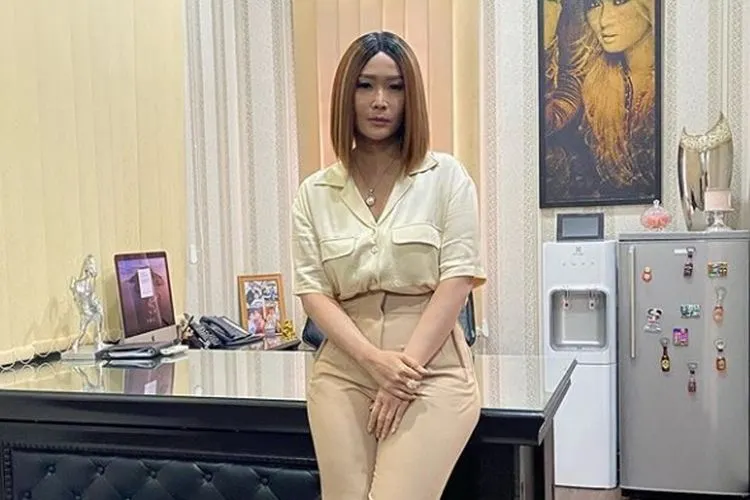 Ainur Rokhimah alias Inul Daratista terpaksa mem-PHK ribuan karyawannya karena bisnis karaoke dalam manajemen Inul Vizta tak ada pemasukan/ instagram: inul.d