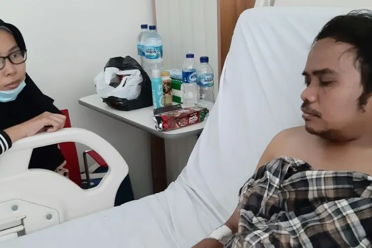 Muhamad Iqbal (37), salah seorang korban ambruknya bangunan Ruko di kawasan Slipi, Jakarta Barat (Senin, 6/1/2020), masih dalam Perawatan RSUD Tarakan.