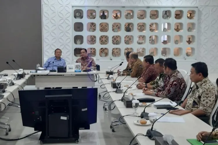 DPP Ikatan Sarjana Kelautan Universitas Hasanuddin saat audiensi dengan Menteri Kelautan dan Perikanan, Edhy Prabowo/Isla Unhas