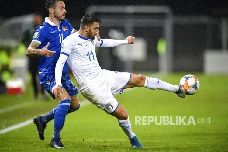 Pemain timnas Italia Vincenzo Grifo (kanan). Foto: Gian Ehrenzeller/Keystone via AP