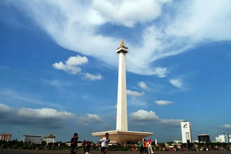 Ilustrasi - Kawasan Tugu Monas Jakarta dinaungi cuaca cerah berawan. (mediaindonesia)