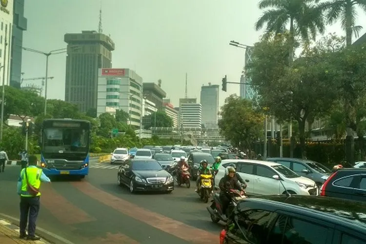 Sejumlah ruas jalan di sekitar Patung Kuda, Jakarta Pusat mulai macet imbas demonstrasi mahasiswa/AYojakarta.com