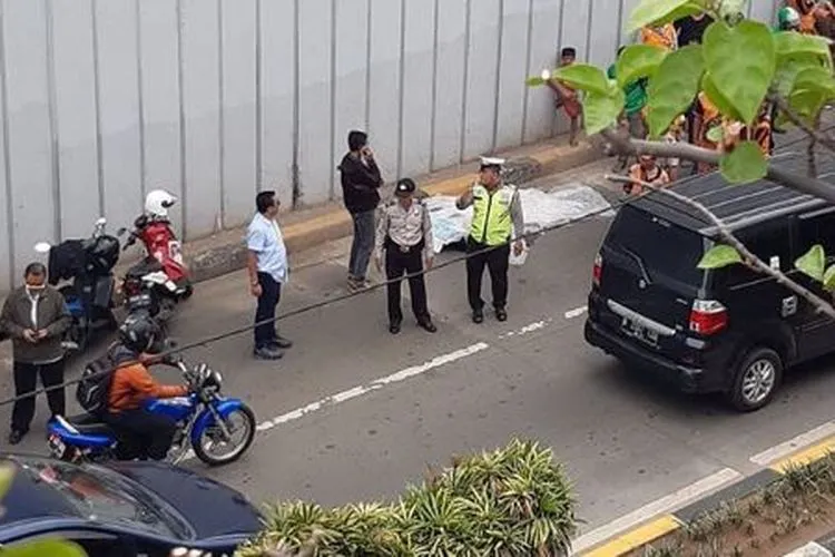 AJ ditemukan sudah tidak bernyawa di Underpass Senen (Instagram/@jktinfo)