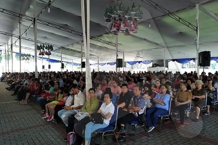 Jemaat memadati Gereja Katedral untuk mengikuti Misa Natal (Ayojakarta.com/Dhika Alam Noor)