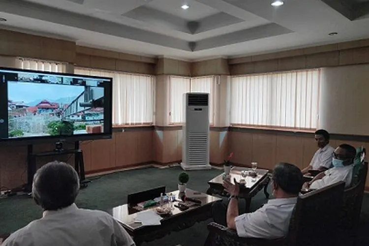 Wakil Bupati Bogor, Iwan Setiawan meresmikan Jembatan Kampung Ciasahan, Desa Sukamaju, Kecamatan Cigudeg, secara virtual, Rabu (23/12/2020). (dok)