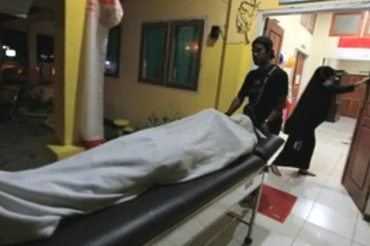 Jenazah almarhum Immawan Randi (21) saat dibawa di ruang jenazah RS Abunawas Kendari, Sultra, Kamis (26/9/2019). Hasil otopsi menyatakan Randi tewas karena peluru/Antara]