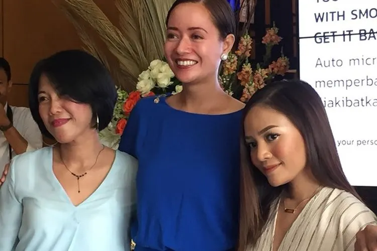 Dari kiri: GM Brand &amp; Product Marketing ERHA Acne AACT Ika Noorsantini, dr. Shinta Damayanti. Sp.KK, dan Beauty Influencer Rachel Goddard bergambar bersama usai media gathering/Ayojakarta.com